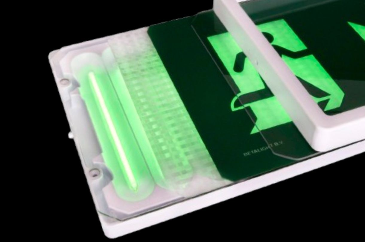 tritium noodverlichting in het donker