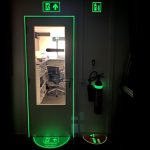 deurmarkering op een deur in het donker